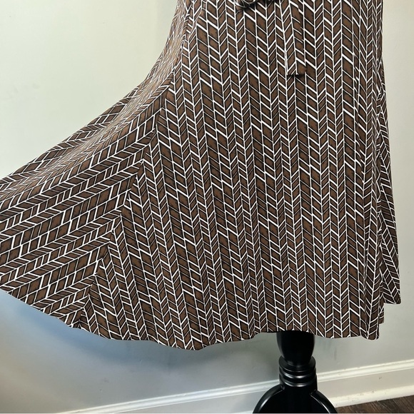 BCBGMaxAzria Wrap Midi Dress size XS cap pleated sleeves chevron modern print - Picture 10 of 10